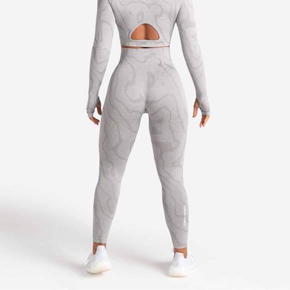 Pursue Fitness Sustainable Seamless Leggings
Cloud Grey size Large - Picture 3 of 15